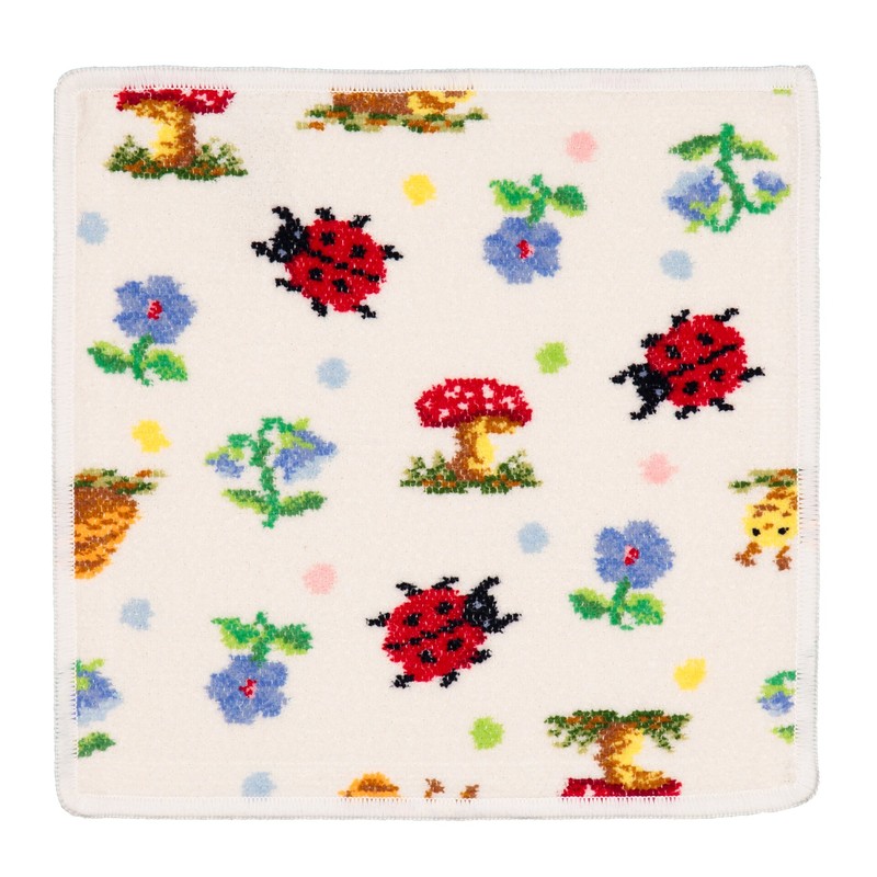 Салфетка Feiler Mini PAULI DOTS 25x25 на светлом фоне: кремовое шенилловое поле с божьими коровками, мухоморами и синими цветами, кайма в тон