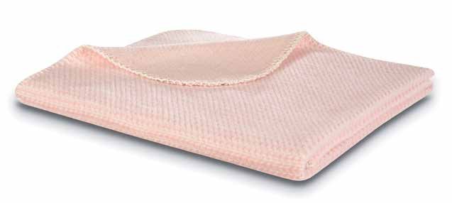 Детский плед Biederlack LOVELY SWEET COTTON ROSE сложен вчетверо: розовое вафельное полотно, край обмётан петельным швом