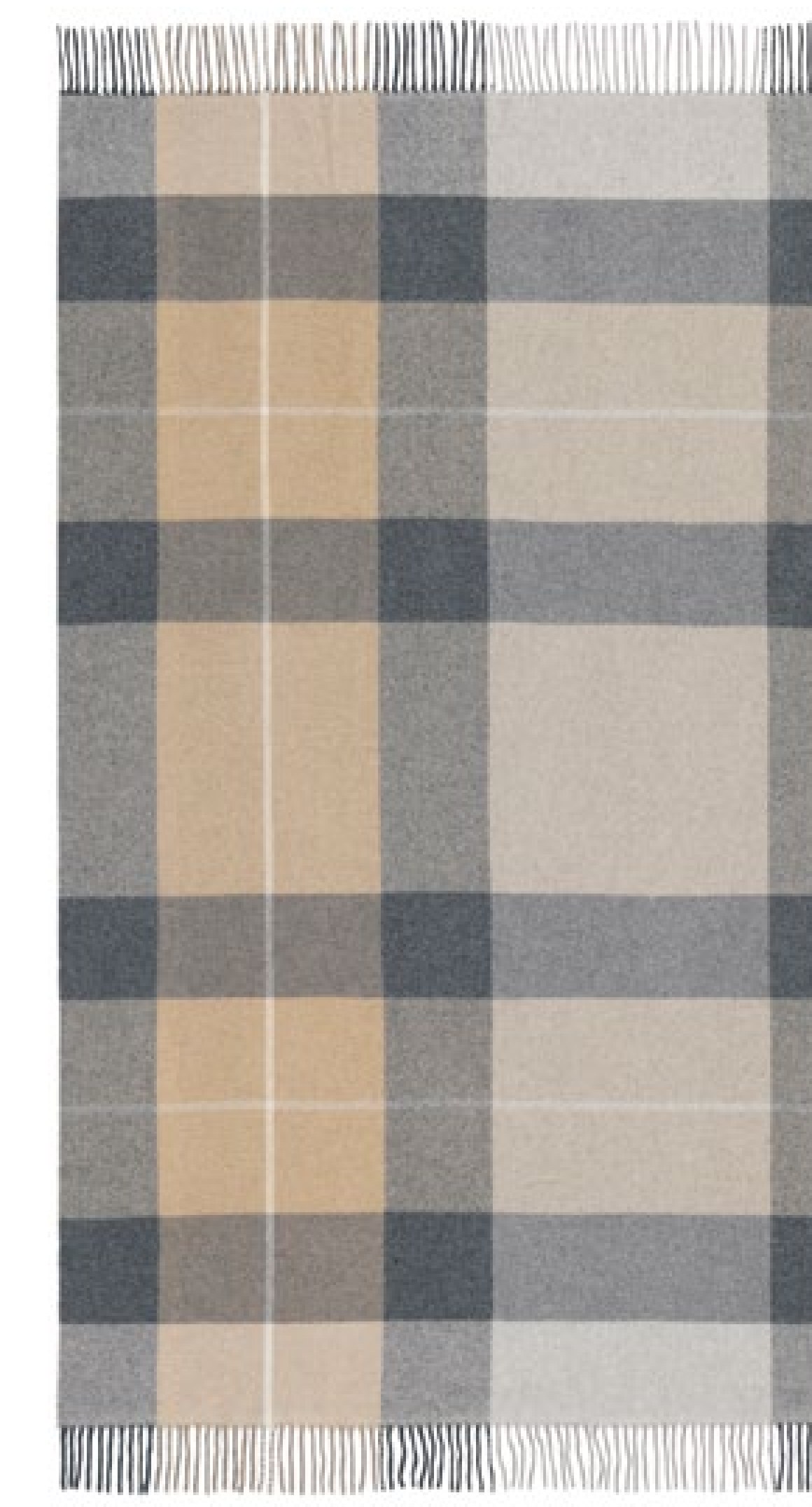 Плед Biederlack QUITO BEIGE разложен полотном: крупная клетка из бежевых и серых полос с белой прострочкой, по нижнему краю бахрома